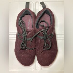 Xero Womens burgundy shoes!